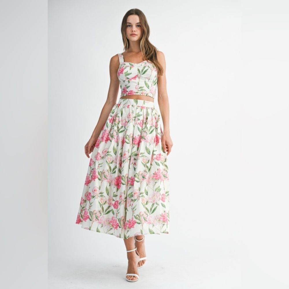 Floral Pink and White Skirt Set - Picture 2 of 13